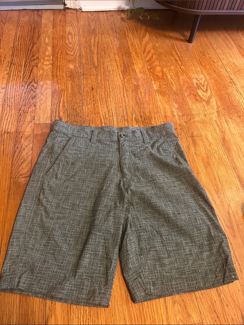 Eddie Bauer Men's Charcoal Crosshatch Flat Front Shorts